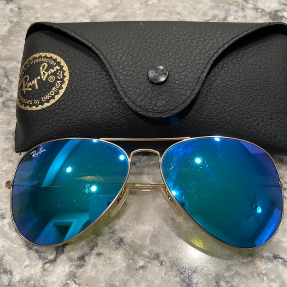 Blue reflective Ray Ban Aviators